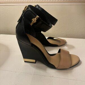 Tory Burch Tan/Black Heels/Sandals